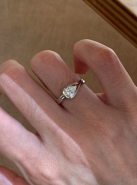 韩系银色爆闪仿锆石水滴戒指轻奢