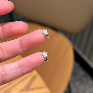 超闪仿锆石星星耳扣女小众设计简约百搭耳环2025年新款 轻奢高级感