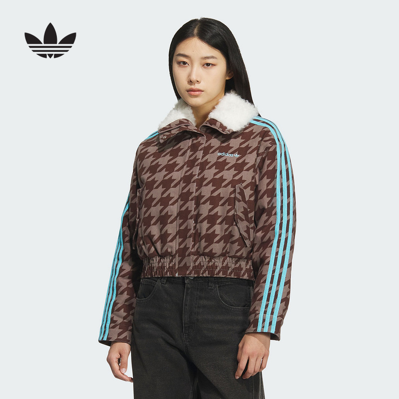 阿迪达斯三叶草毛绒翻领女子保暖短款复古千鸟格运动棉服 KA9732