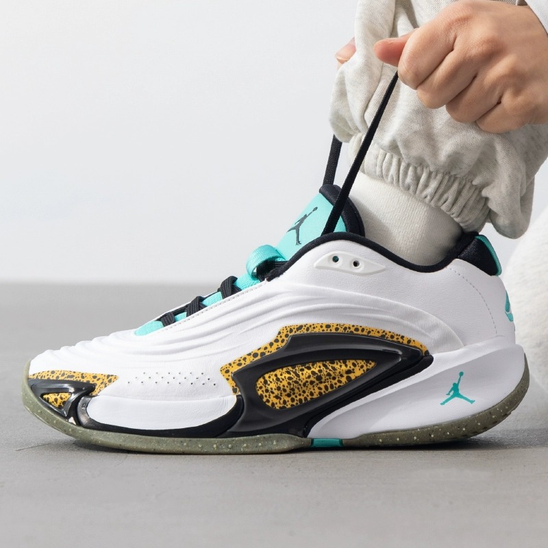 NIKE耐克女鞋篮球鞋24冬