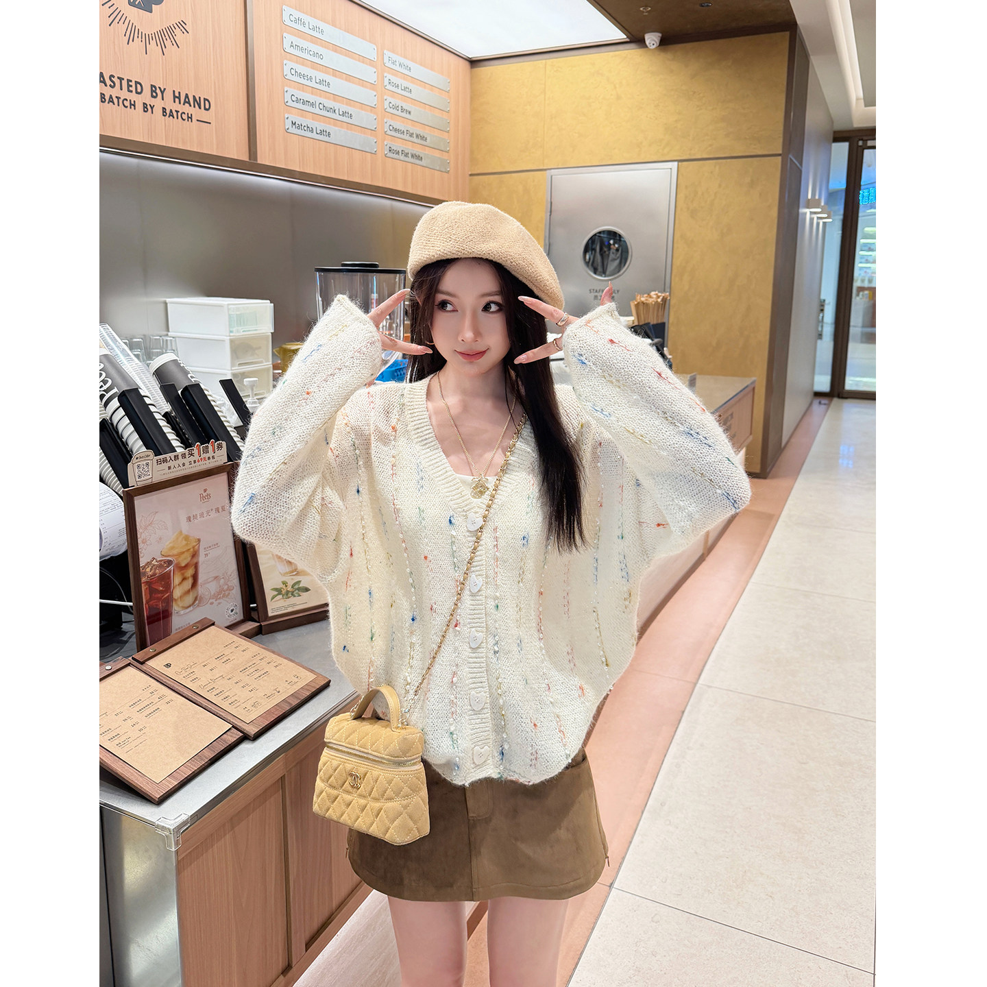 星光彩纱混纺爱心扣V领针织开衫