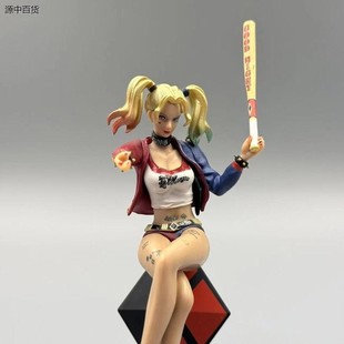 Q版小丑女哈莉奎茵 坐姿猛禽小队 战损警车 模型模型机箱摆件礼物