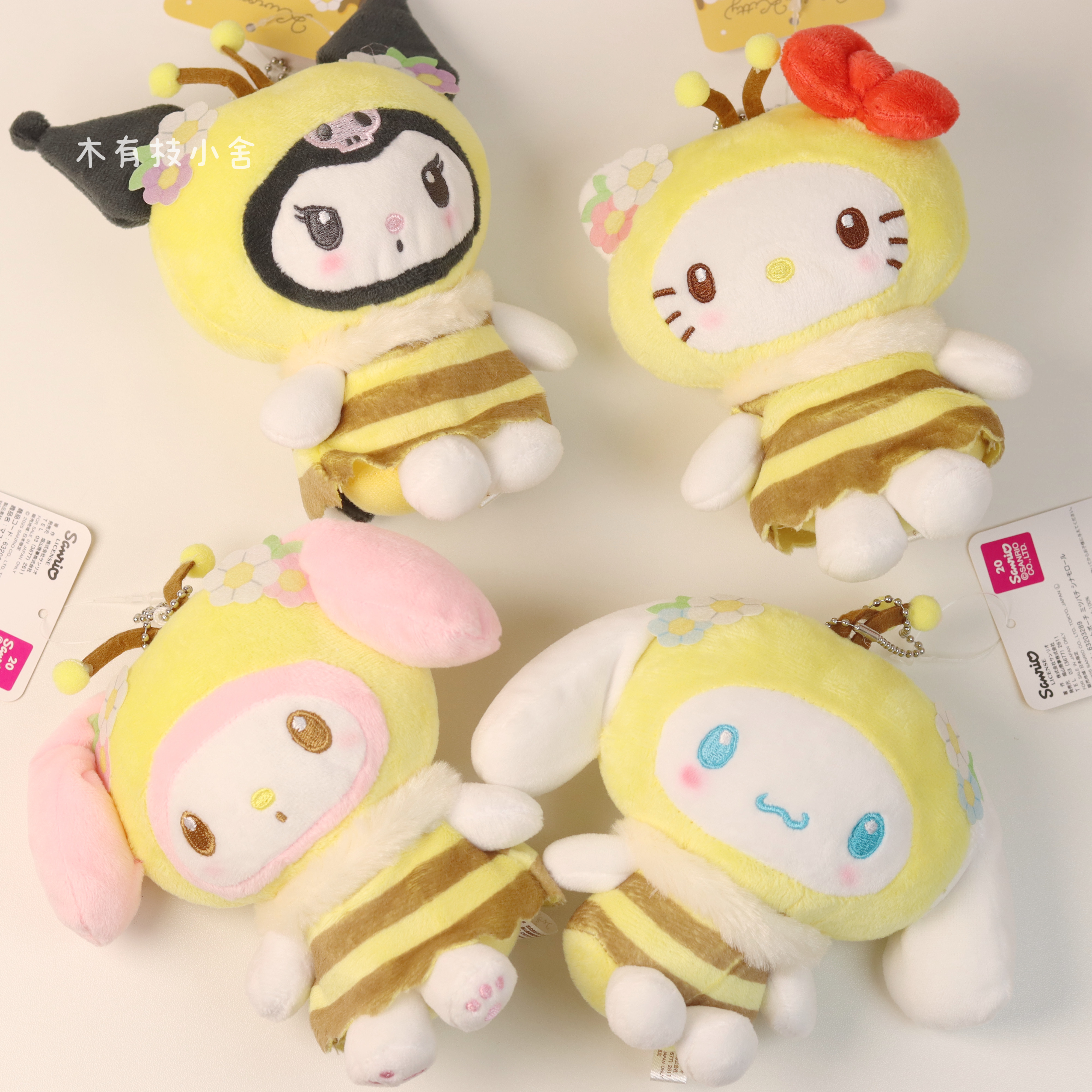 【现货】日本代购三丽鸥蜜蜂系列kitty美乐蒂毛绒公仔挂件零钱包,模玩/动漫/周边/娃圈三坑/桌游,动漫挂件/文具,淘宝优惠券,粉丝福利购,淘宝优惠卷