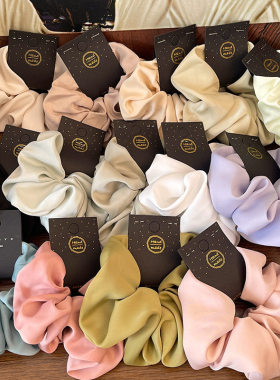 French-style satin braided hairband   法式缎面大肠发圈