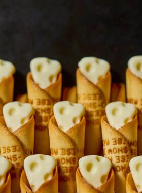 AaronHouse现货日本北海道排队王snow cheese 巧克力芝士夹心卷