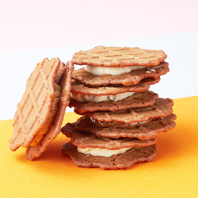 【现货】日本 神户老铺北海道浓郁生乳奶油夹心巧克力曲奇8枚金奖