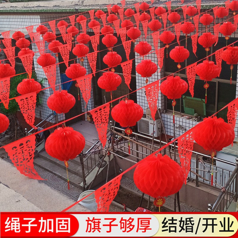 院子门口场景布置节日新年彩旗