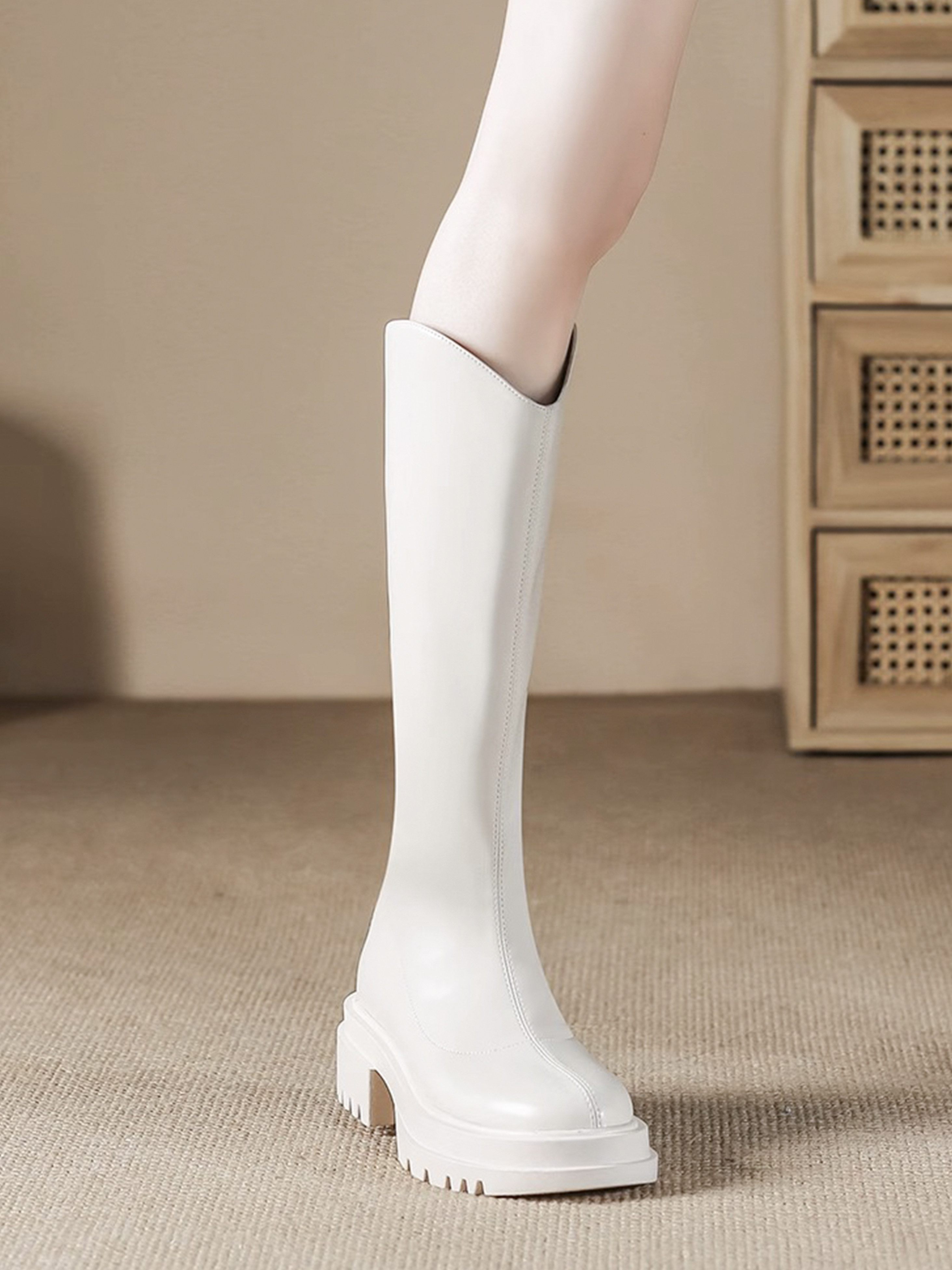 v口白色长筒靴女秋冬2024年新款不过膝厚底小个子高筒靴骑士靴女