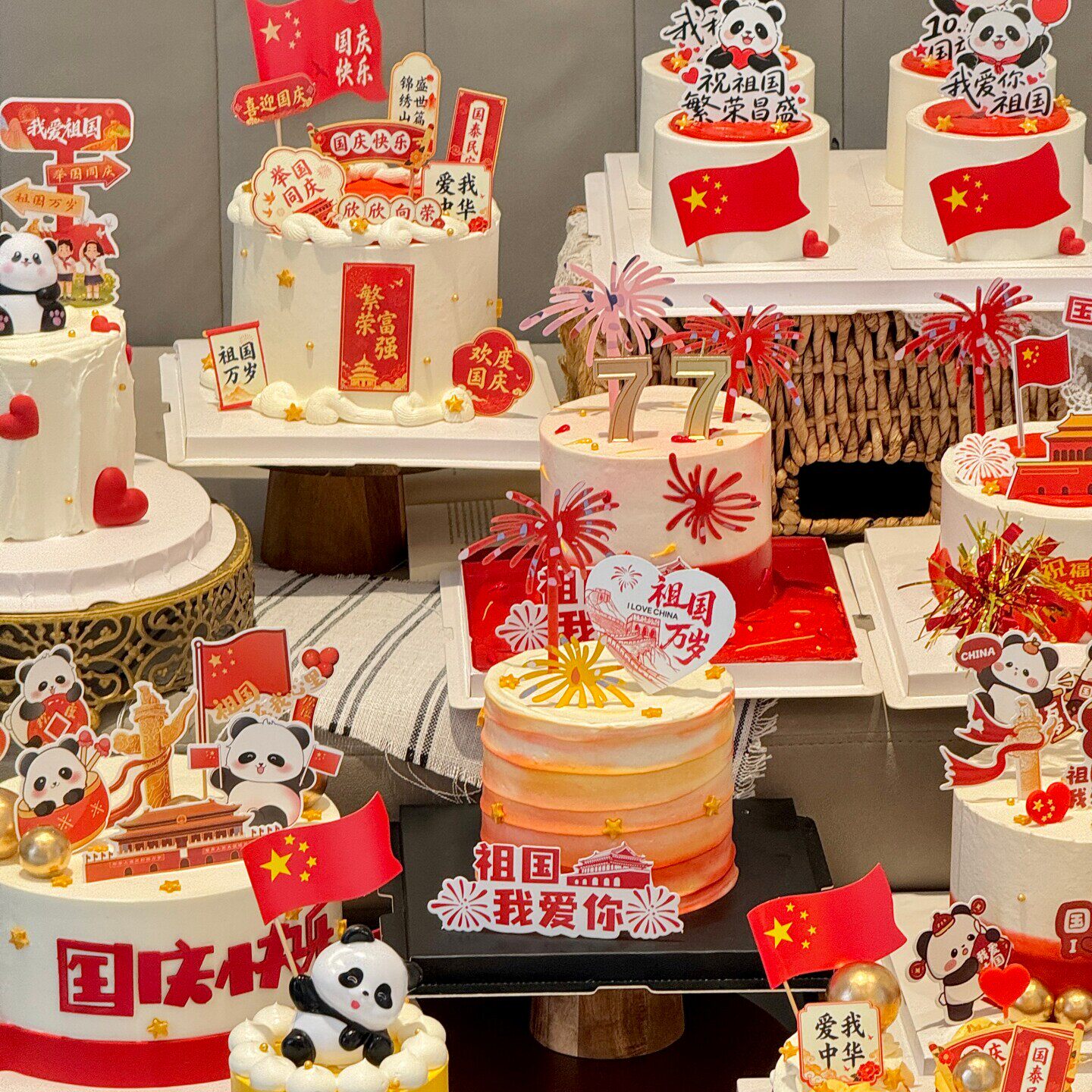 10.1国庆节蛋糕装饰十一祖国我爱你节日插牌熊猫举红旗装扮插件