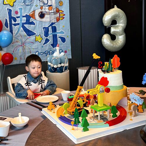 网红男孩儿童生日蛋糕装饰山洞隧道电动轨道小火车路障小汽车摆件