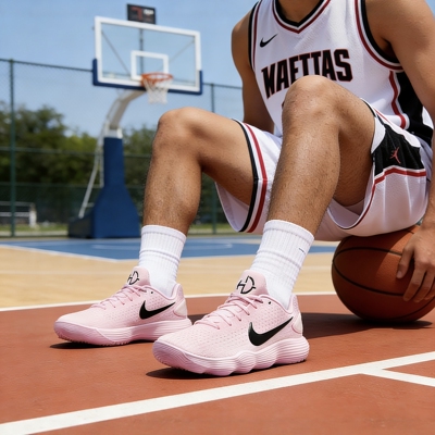 耐克Hyperdunk17粉色低帮篮球鞋