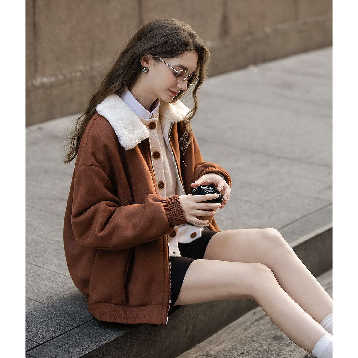 唐狮秋冬女短款外套翻领撞色拼接仿羊羔毛简约设计美拉德百搭TUTA