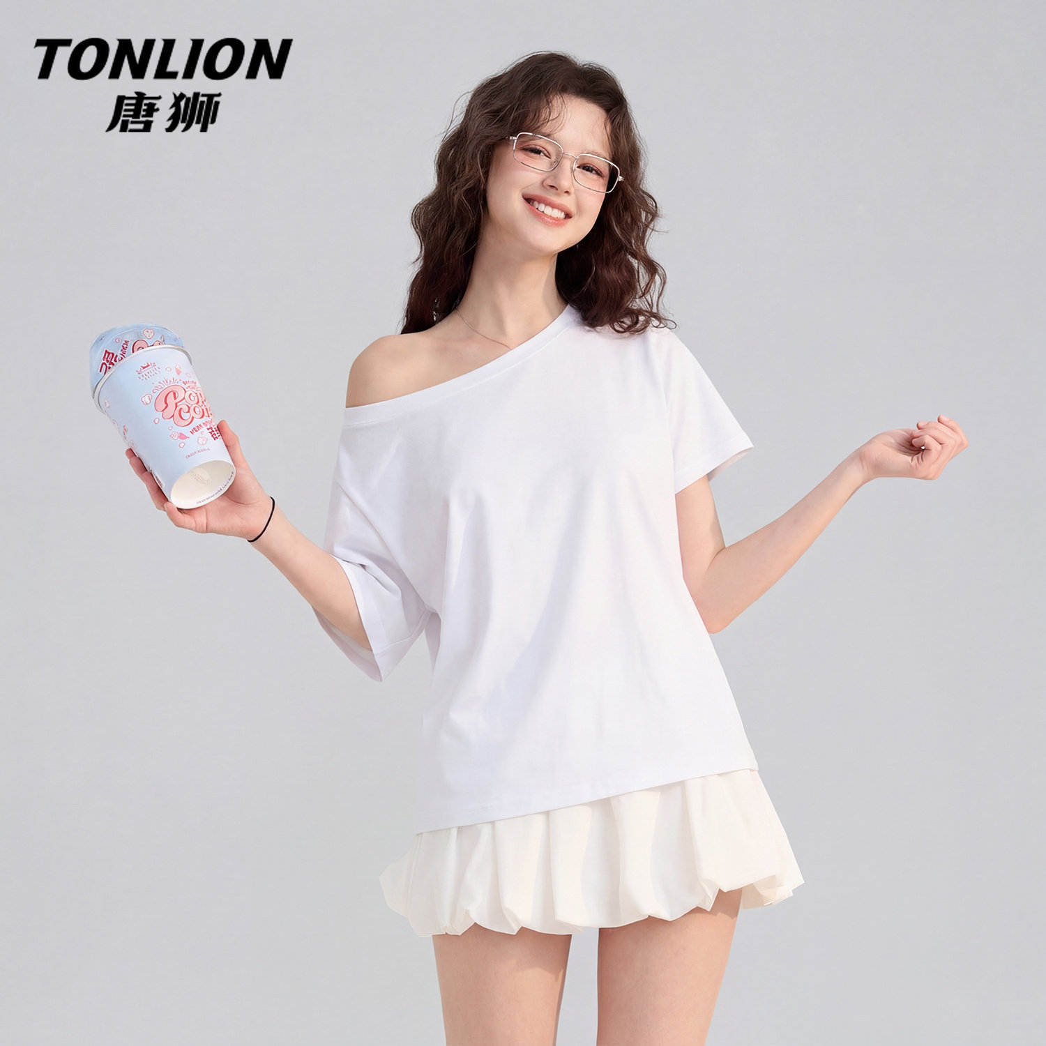 唐狮官方一字肩短袖t恤女装2026新款今年流行爆款夏季斜肩上衣V