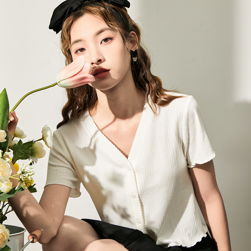 唐狮夏季新款短款上衣设计感女小众短袖t恤别致黑色打底小衫