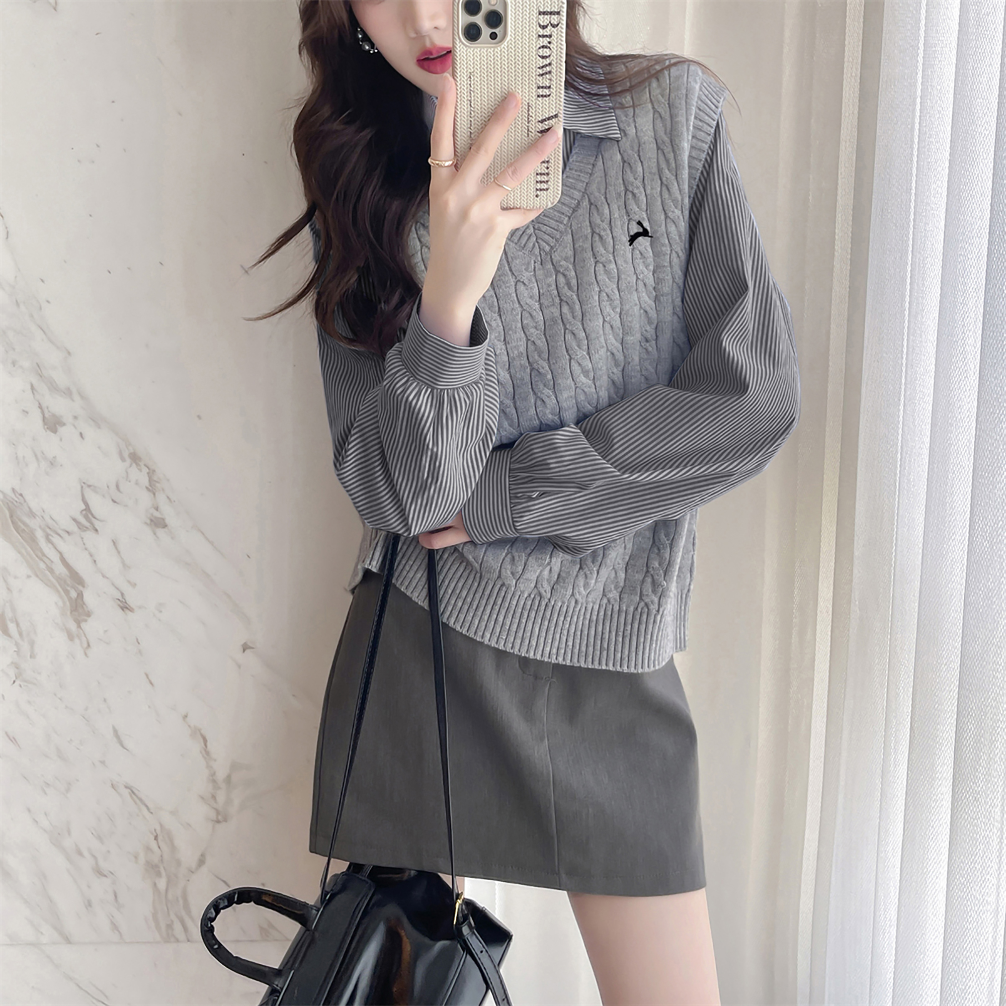 唐狮秋冬季女毛衣小刺绣绞花V领