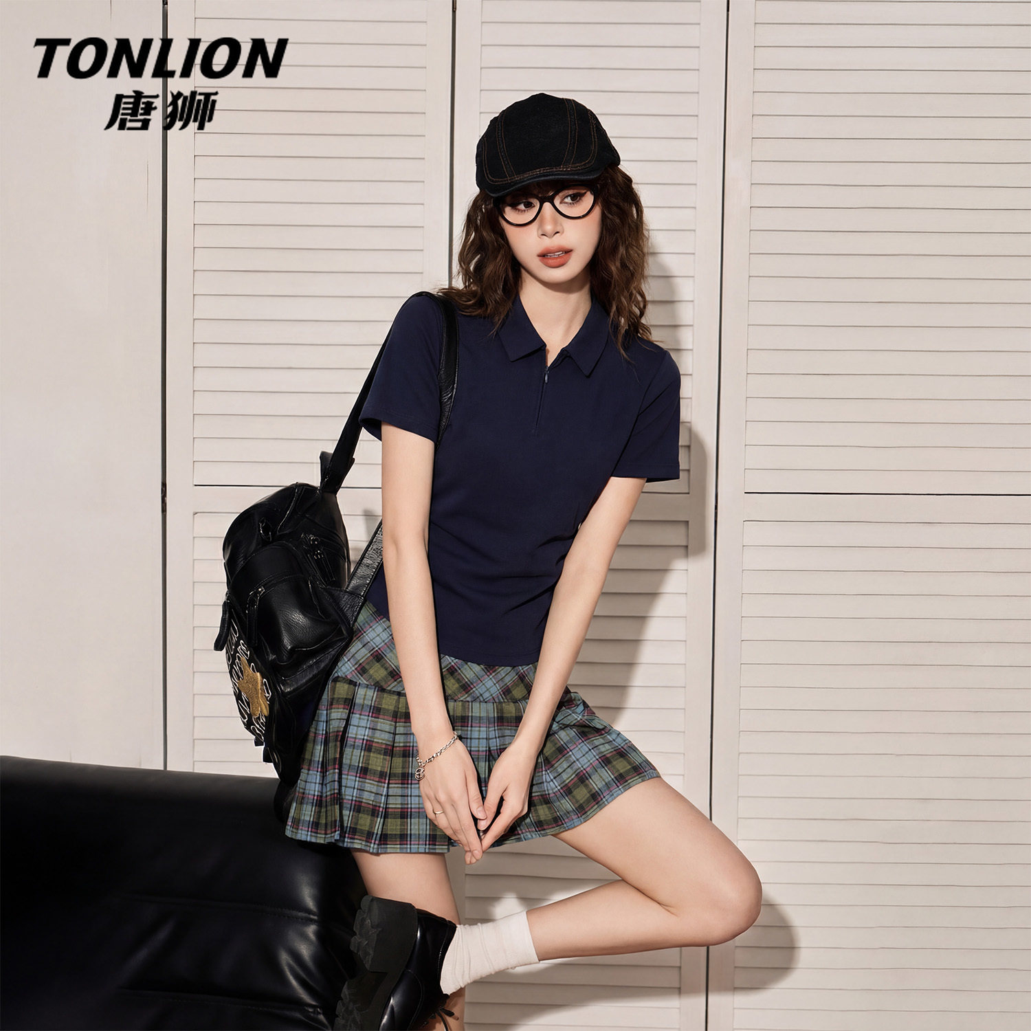 唐狮官方黑色正肩短袖女t恤夏2026新款女士修身显瘦半拉链上衣V