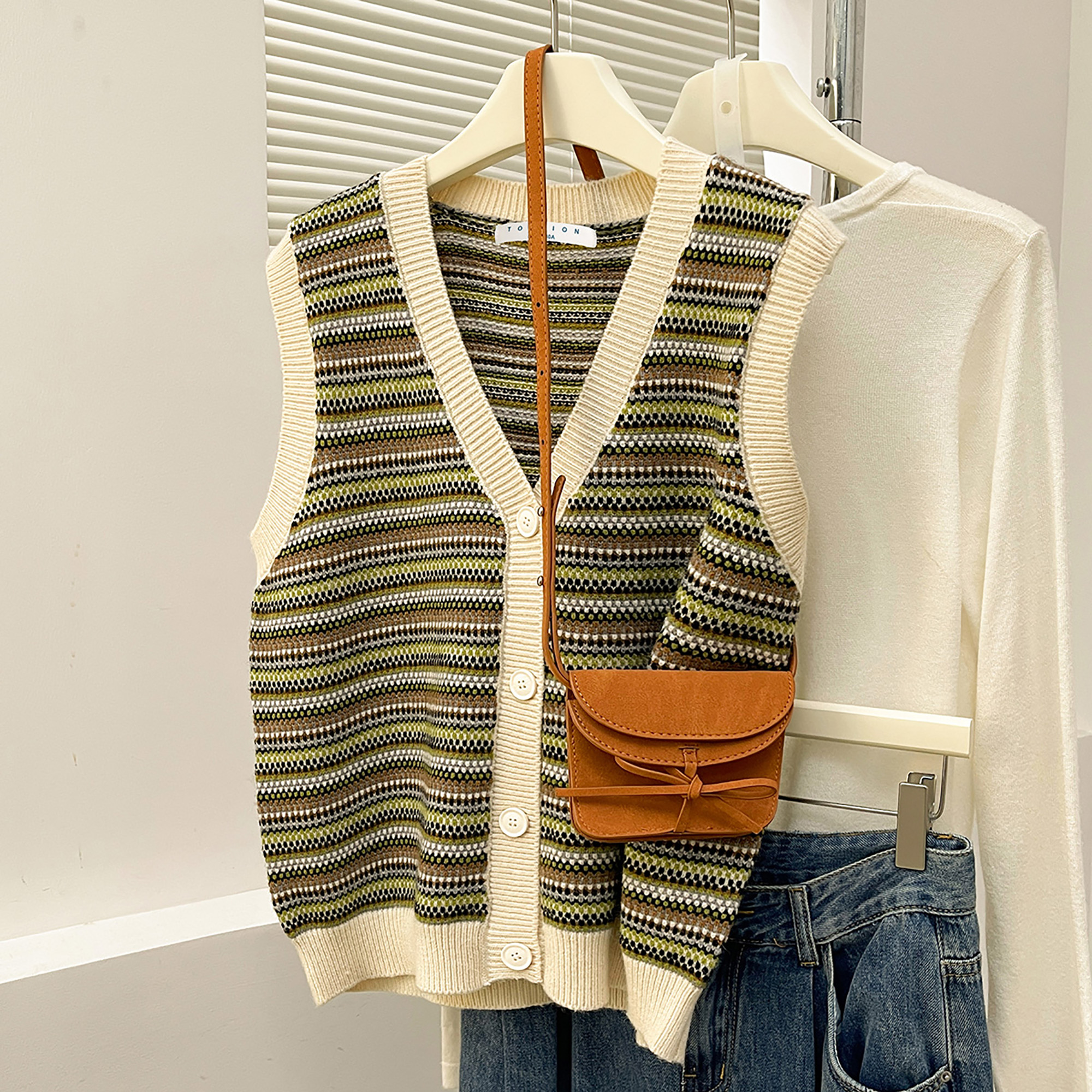 唐狮秋冬毛衣女百搭简约设计撞边