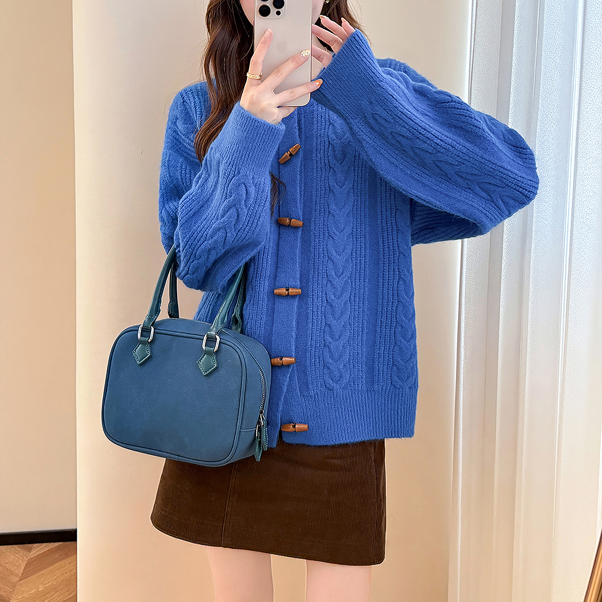 唐狮秋冬女毛衣复古风绞花圆领开