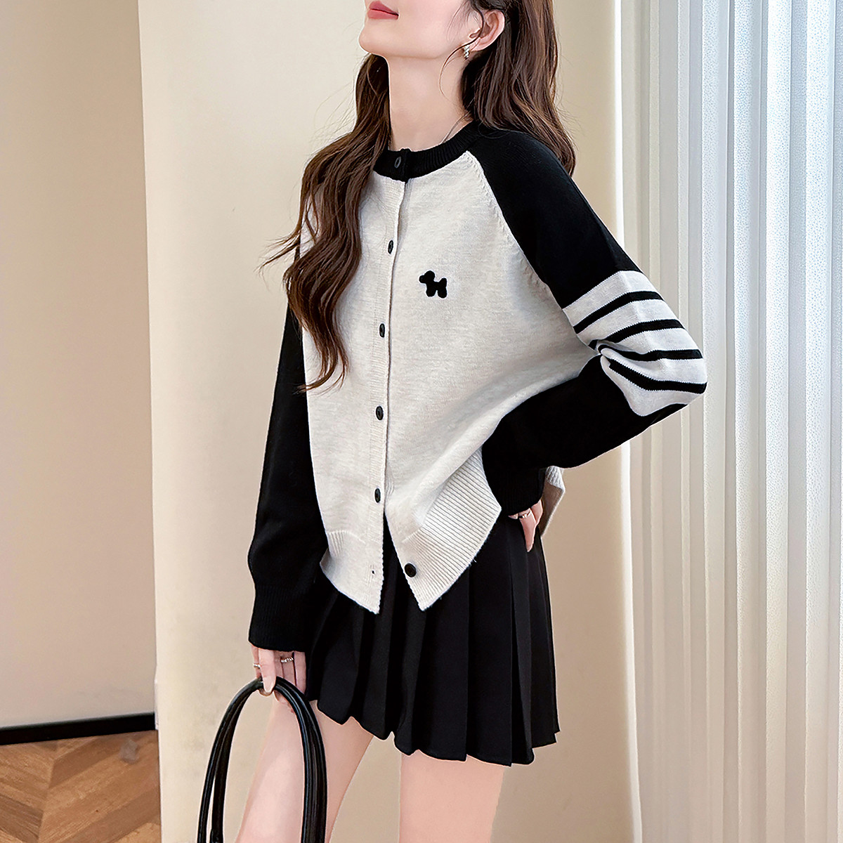 唐狮秋冬季休闲运动风撞色插肩袖设计圆领开衫简约风设计感红色TD