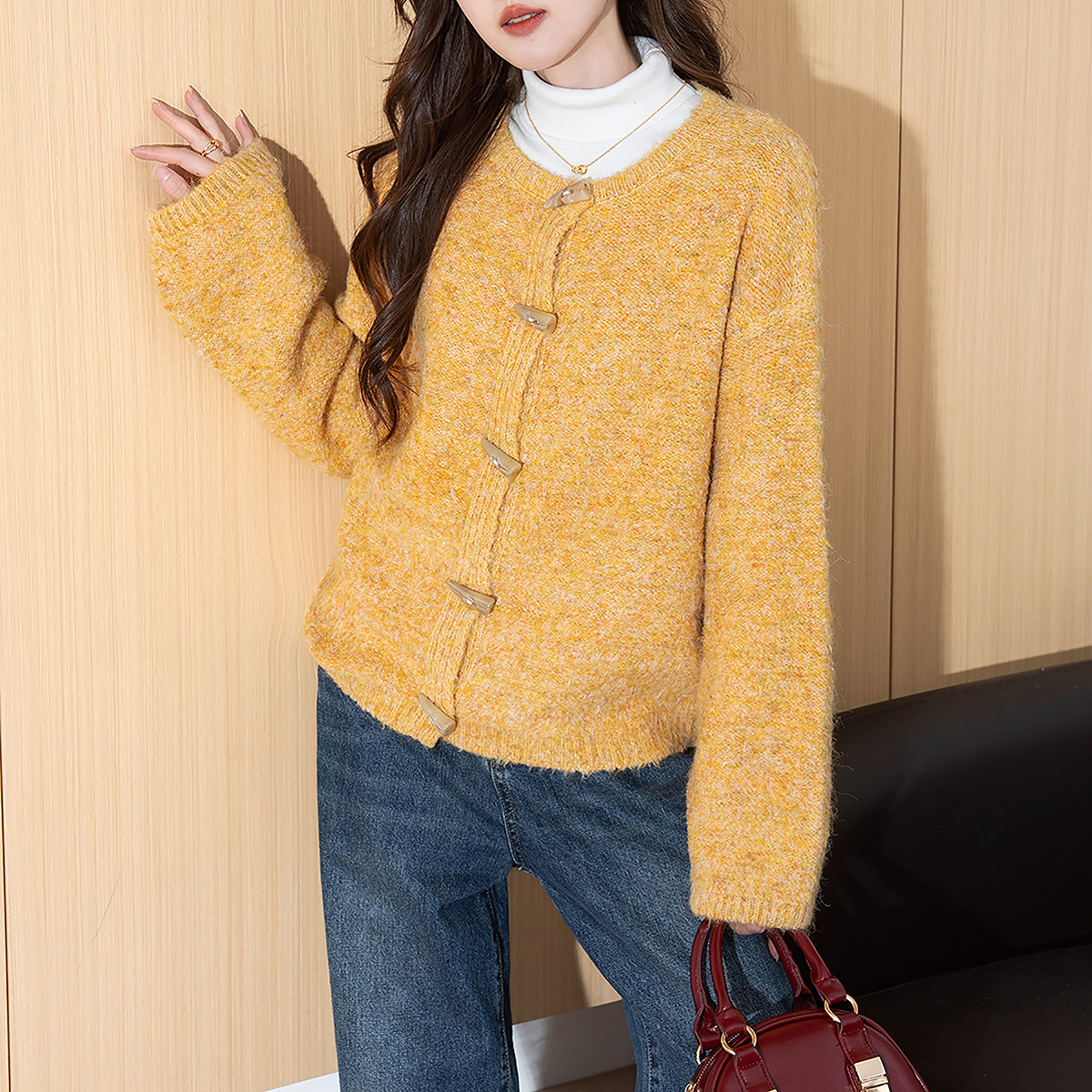 唐狮秋冬牛角扣设计圆领开衫女针