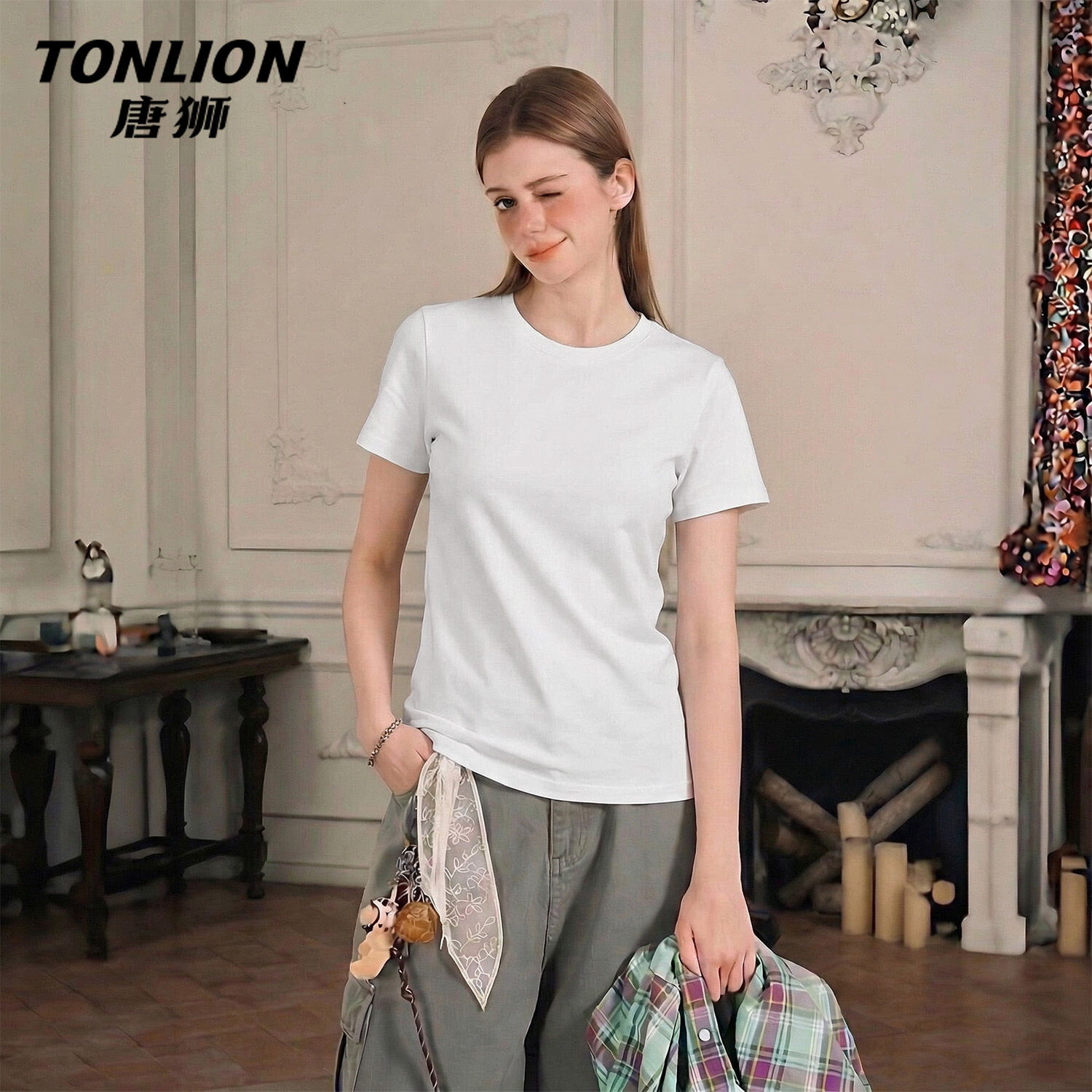 唐狮官方修身短袖t恤2026新款今年流行漂亮的女装夏季半袖上衣V