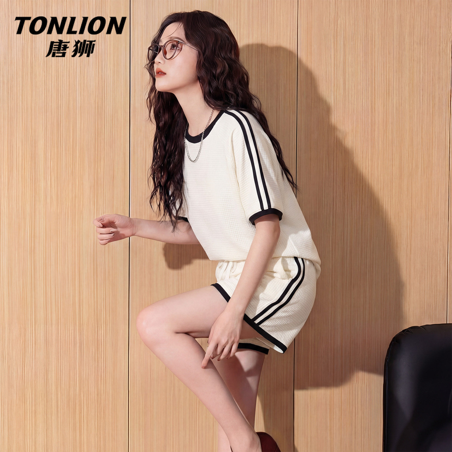 唐狮官方撞色运动风套装女2026新款夏季宽松短袖t恤短裤两件套V