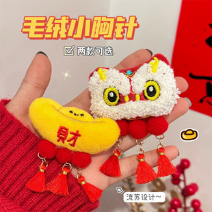 宝别针少女背包装 可爱毛绒醒狮流苏胸针喜庆新年元 饰徽章饰品批发