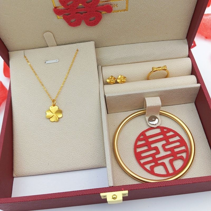假五金套装高级仿真五金手镯结婚订婚套装桌面摆件道具三件套首饰