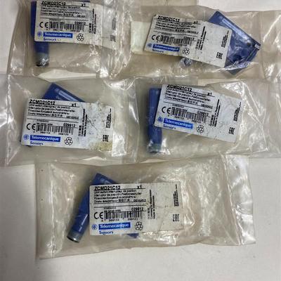 《议价》限位开关型号ZCMD21C12数量三个全新未开封