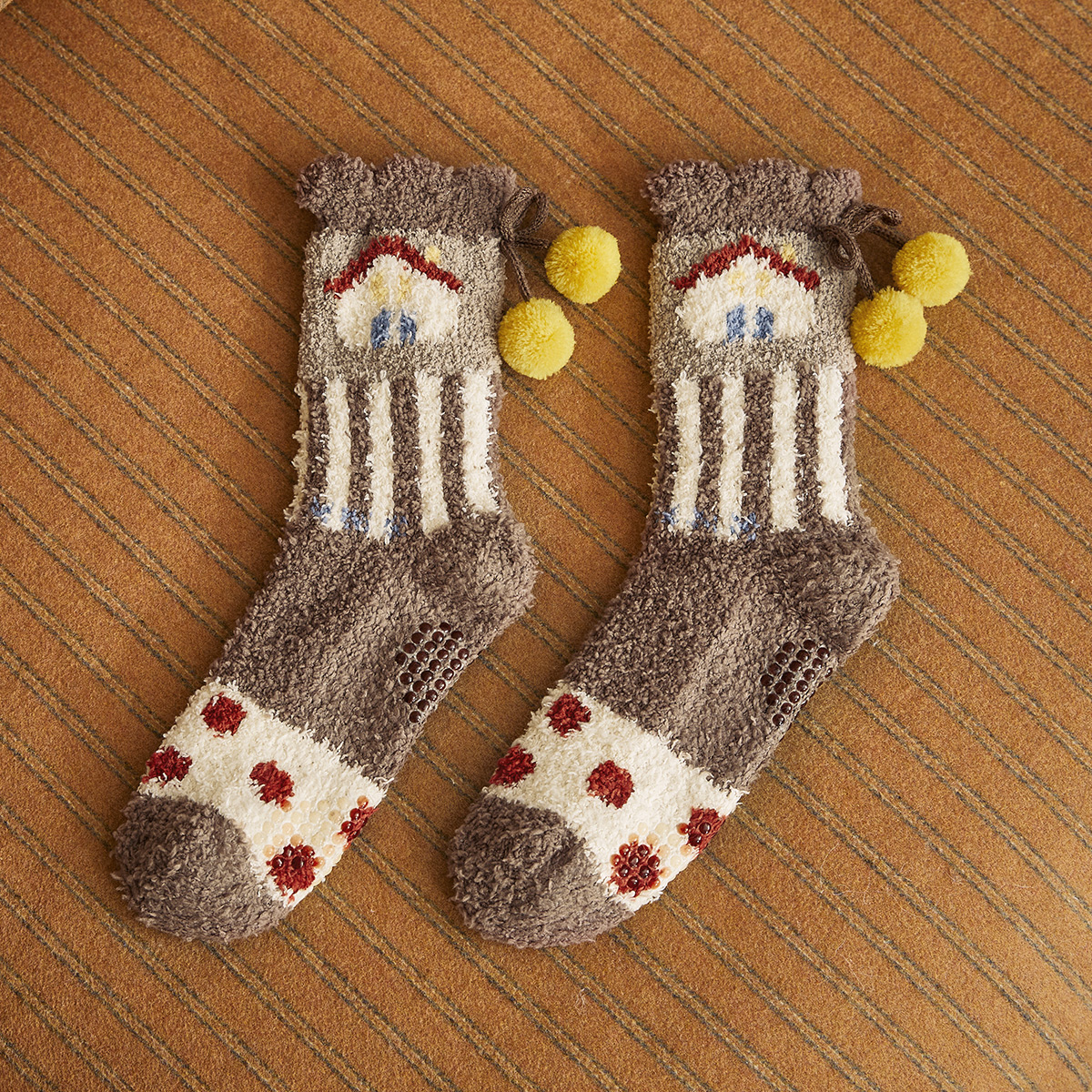 Gukoo/果壳袜子女冬款雪尼尔卡通家居袜保暖可爱中筒袜