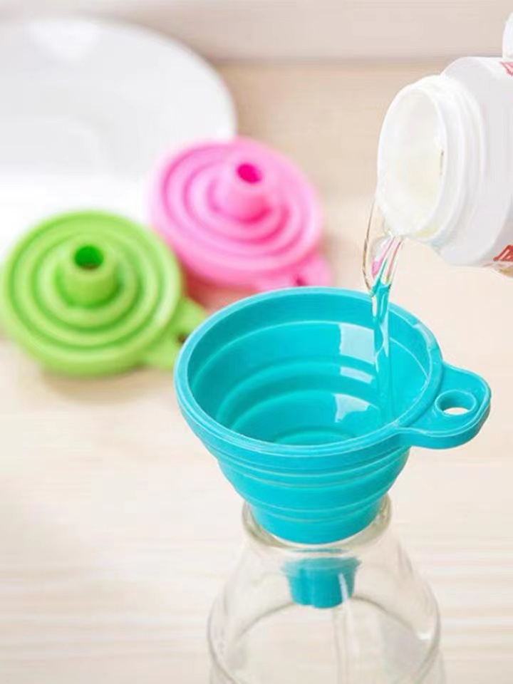 伸缩长颈厨房硅胶漏斗 可折叠糖果色家用液体分装油格耐高温