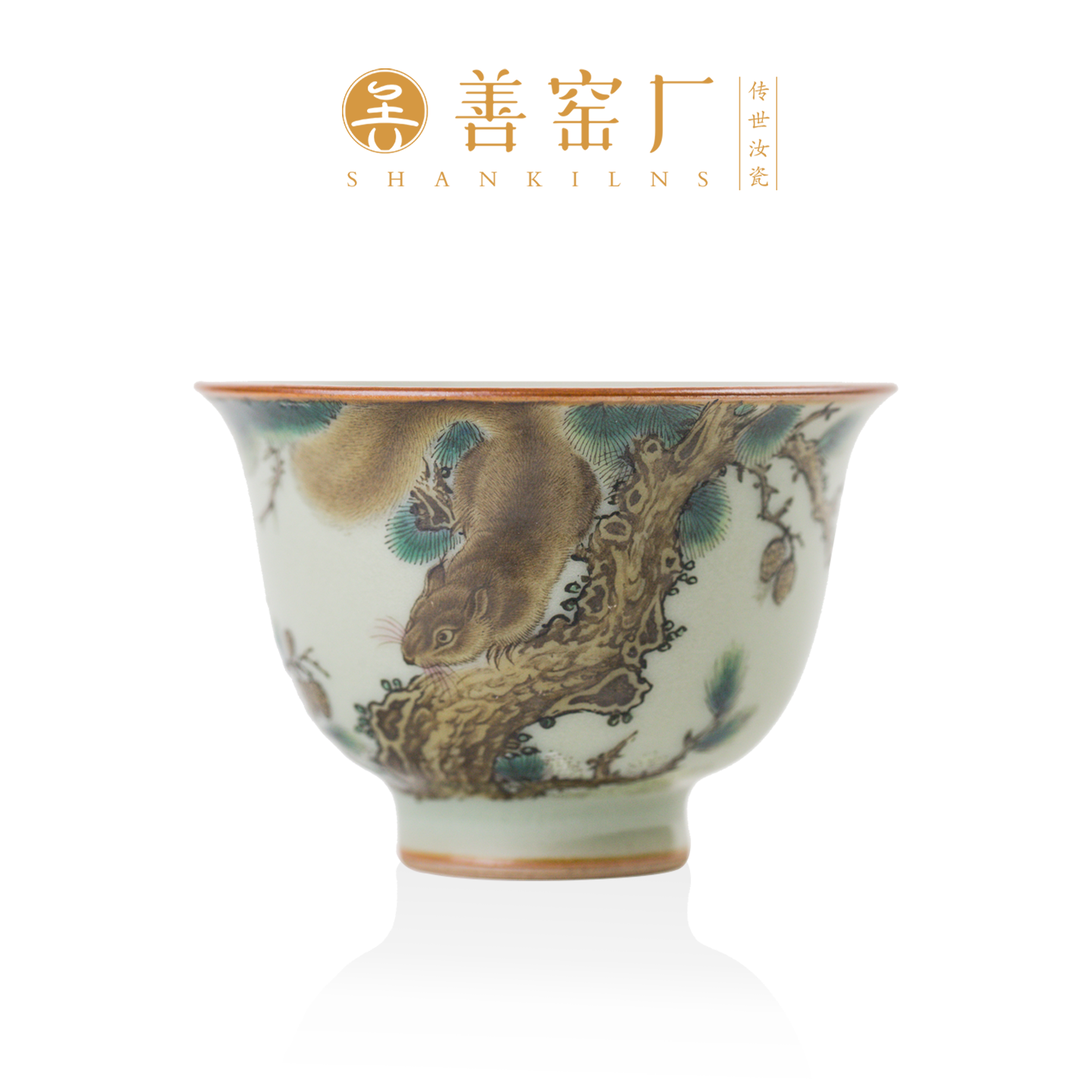 景德镇手绘粉彩松鼠玉兰主人杯