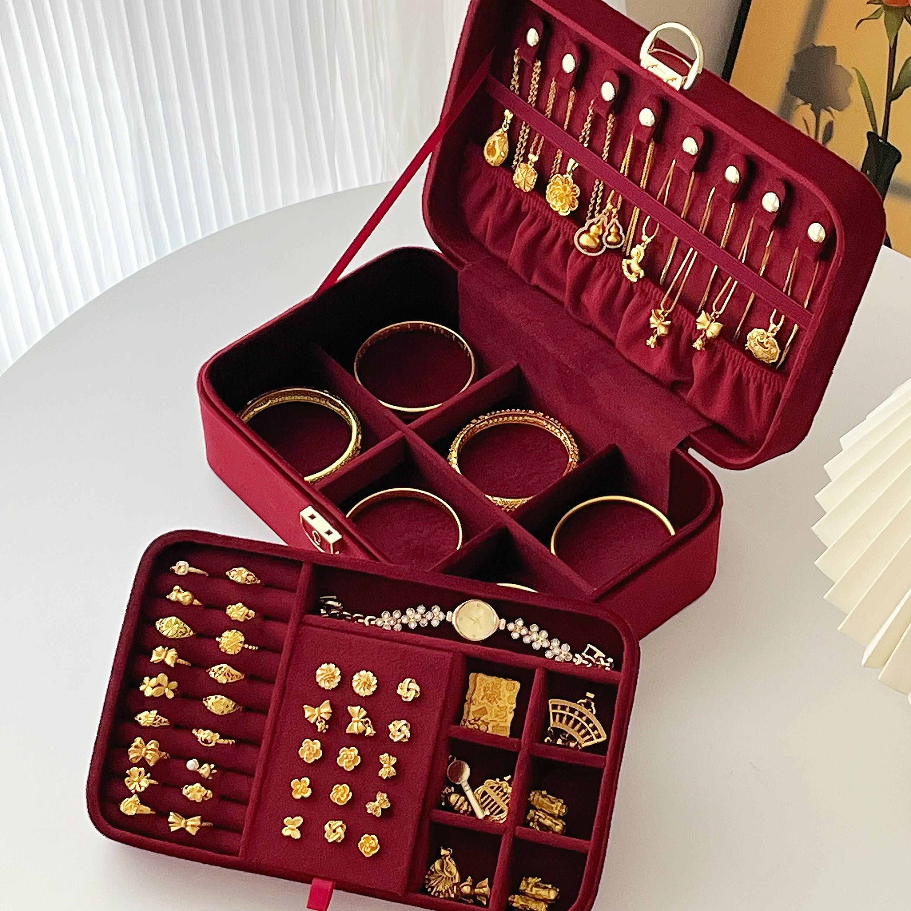 高级丝绒带锁首饰盒2026新款黄金手镯项链收纳防氧化新婚生日送礼