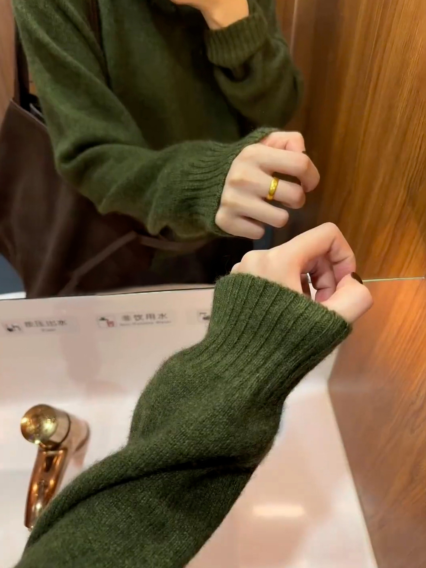 覆古绿色毛衣女秋冬季内搭打底衫2025新款慵懒高级感宽松针织上衣