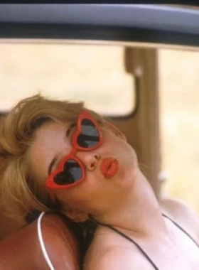 洛丽塔同款复古ins少女爱心墨镜桃心生日拍照时尚百搭太阳眼镜潮