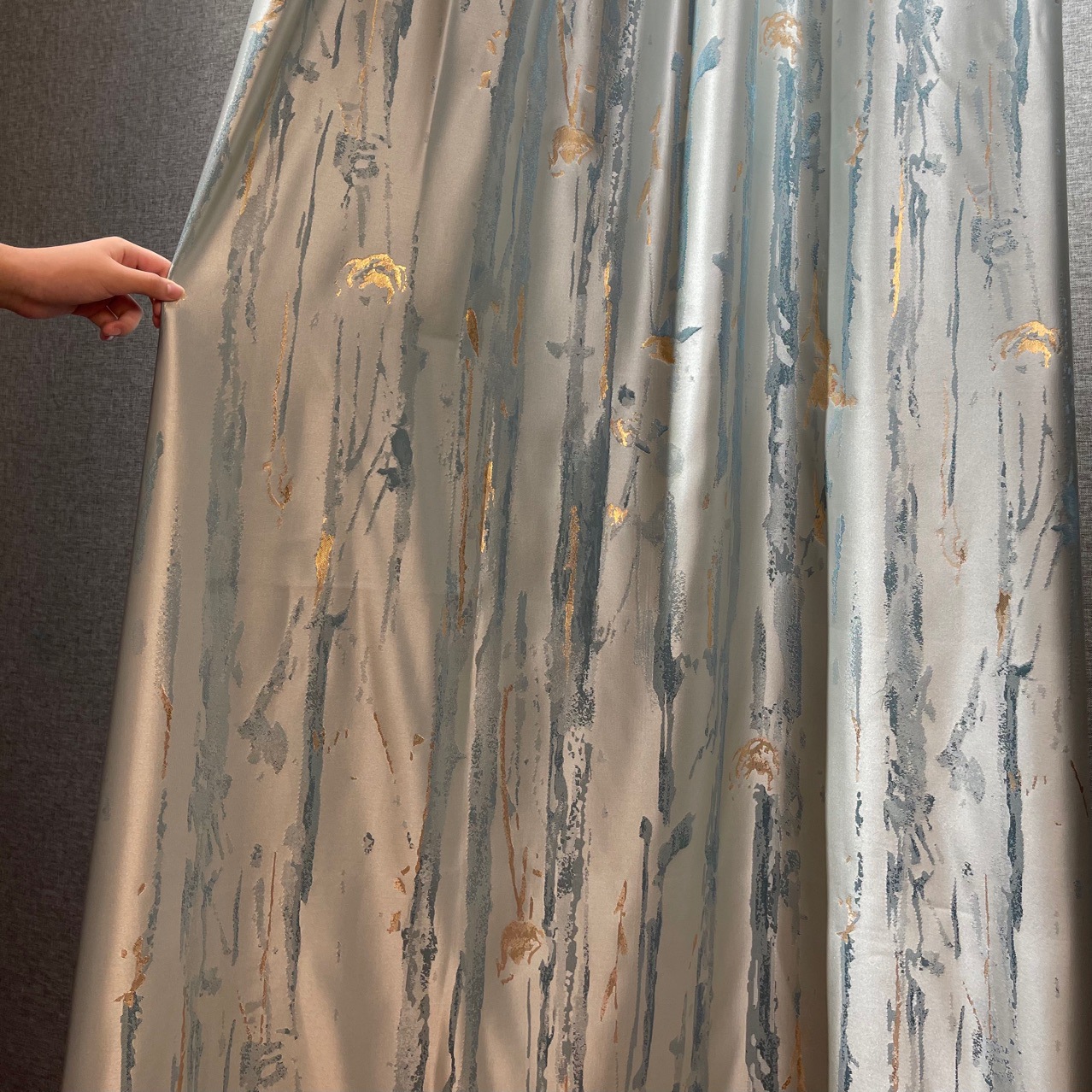 新中式客厅轻奢高档2024新款高精密仿真丝金丝提花烟花雨遮光窗帘