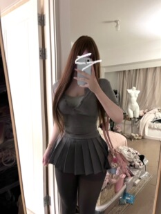 上衣显瘦百褶裙套装 v领收腰中袖 圆脸宝宝拍这个 荔桃想睡觉ya