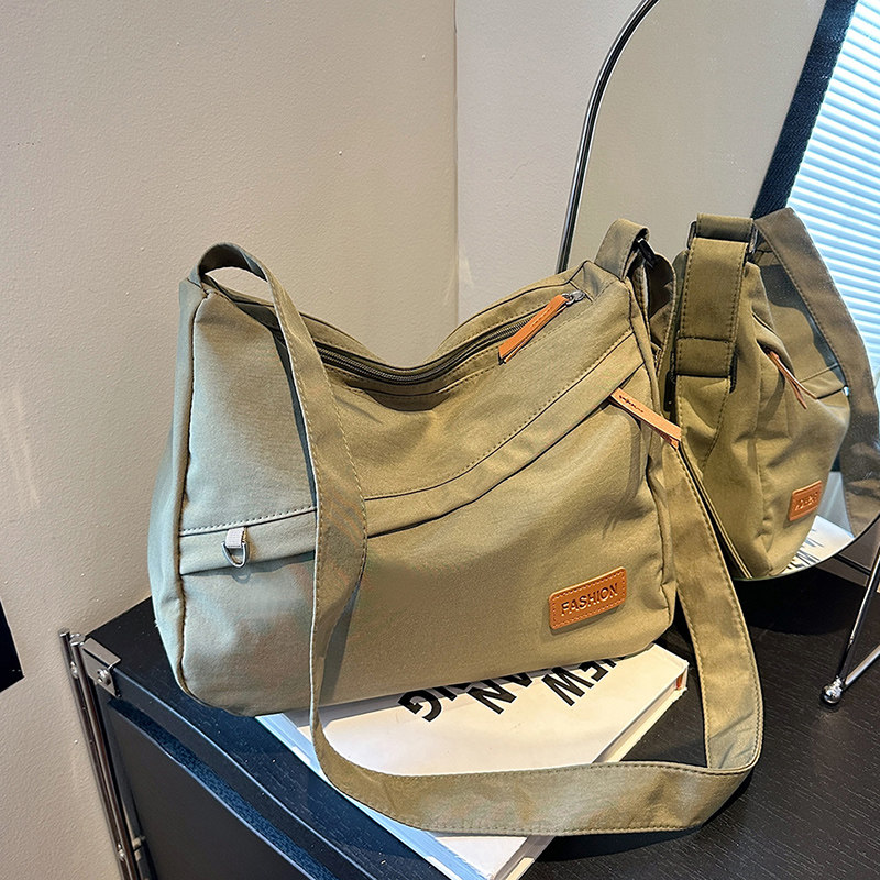 新款大容量时尚尼龙布斜挎包女轻便收纳背包休闲百搭单肩斜跨包包,箱包皮具/热销女包/男包,时尚帆布包,淘宝优惠券,粉丝福利购,淘宝优惠卷