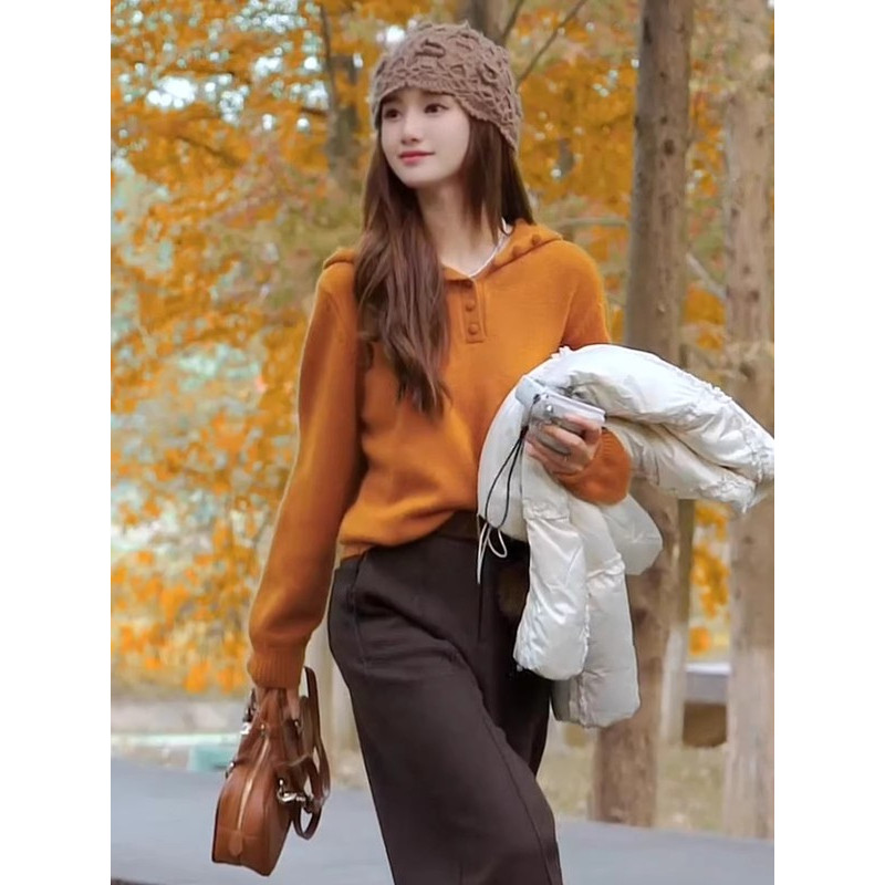 复古慵懒风单排扣连帽长袖针织毛衣女2025新款秋冬宽松设计感上衣,女装/女士精品,毛针织衫,淘宝优惠券,粉丝福利购,淘宝优惠卷