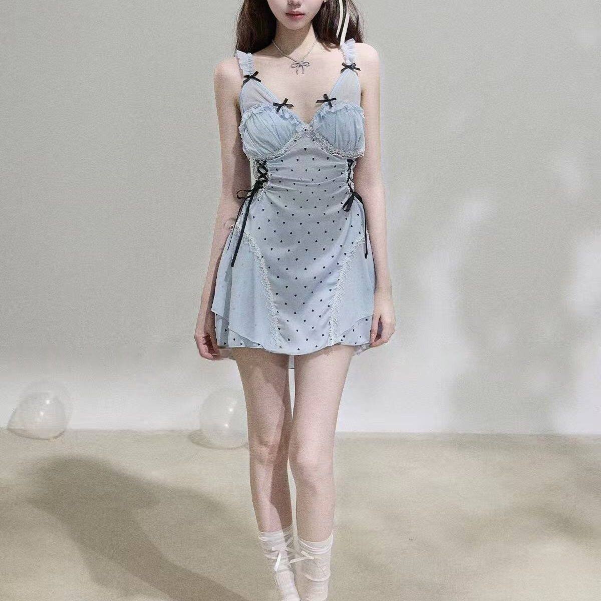 芭蕾美少女~纯欲风蓝色波点蛋糕裙摆睡裙 露背蕾丝边吊带裙带胸垫
