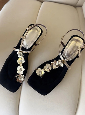 新款高级感一字带花朵方头气质时尚凉鞋女简约精致罗马鞋