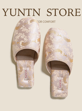 夏季中式美学孔雀纹绣花包头四季凉拖鞋女防滑轻便牛筋底透气居家