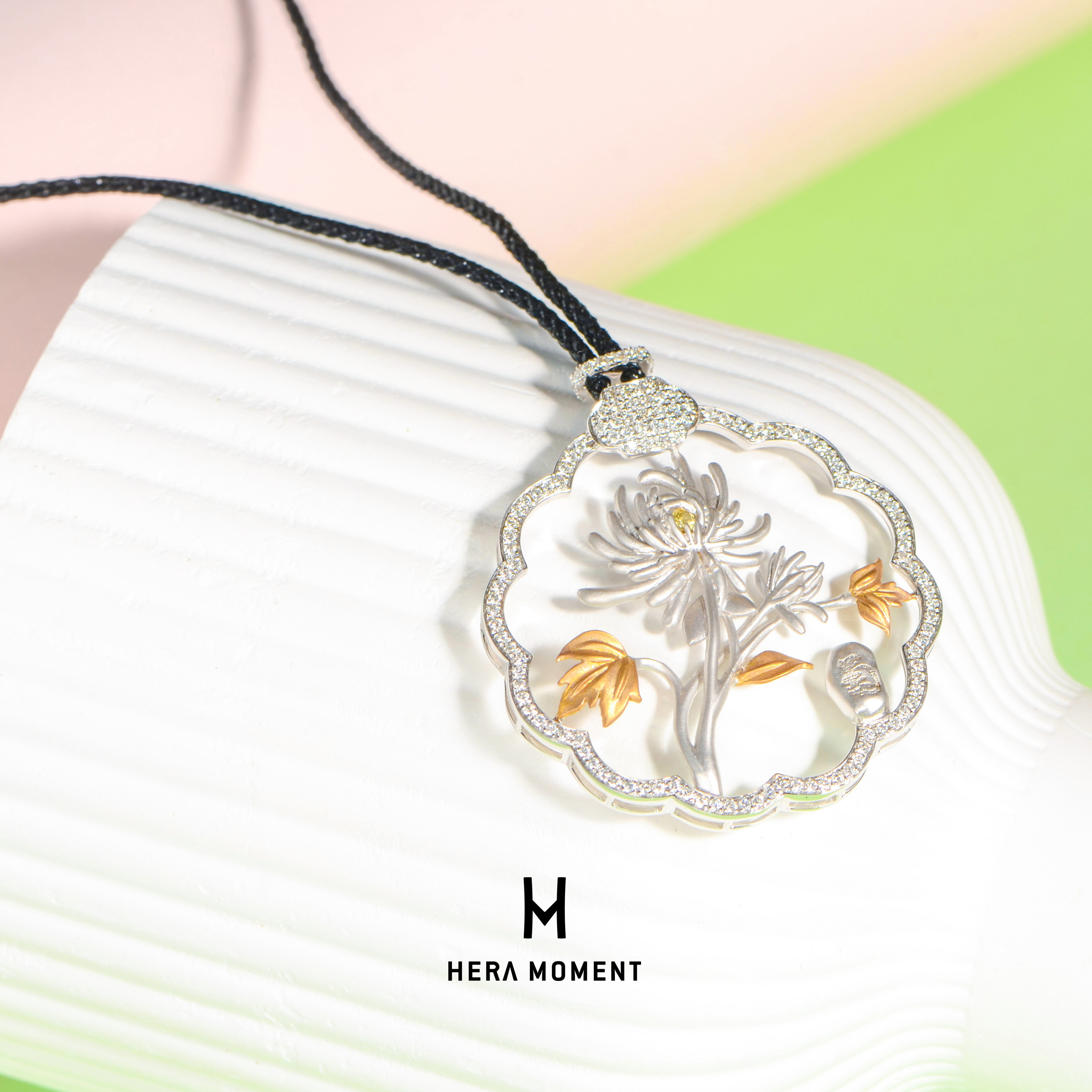 赫拉臻藏 菊 18K金钻石彩宝金菊大圆形吊坠项链 原创国风元素设计