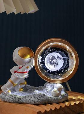 跨年礼物送男生发光宇航员桌面摆件太空人水晶球小夜灯房间装饰品