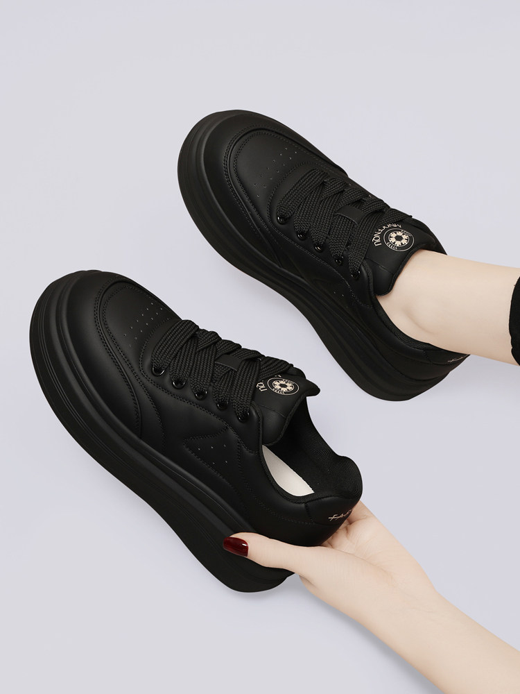 黑色女式运动鞋2025春夏新款厚底运动鞋软底舒适休闲鞋流行小黑鞋