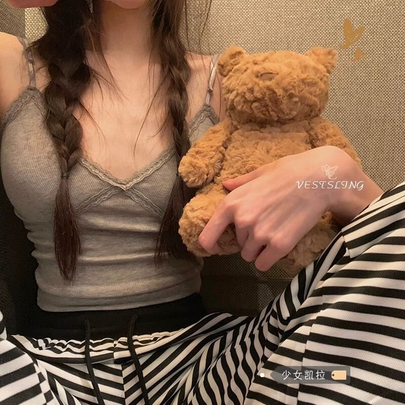 灰色蕾丝小吊带背心女美式黑色秋冬内搭带胸垫白色打底衫纯欲上衣