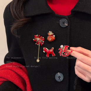 马年开运~红色醒狮小马胸针女士本命年精致衣服别针可爱胸花配饰