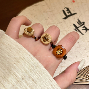 新中式蝴蝶木质串珠戒指女秋冬款美拉德食指戒复古轻奢高级感指环