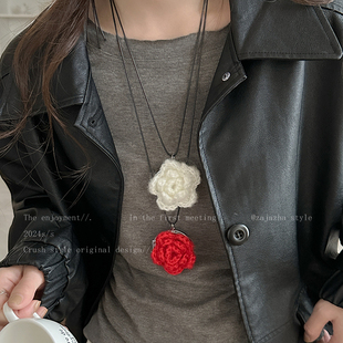 红色玫瑰花朵镜子挂脖项链女外出补妆挂件配饰长款高级感毛衣链潮