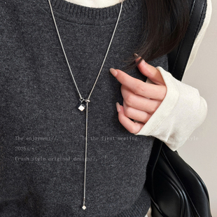 韩系银色方糖吊坠项链女款高级感轻奢小众毛衣链秋冬长款抽拉配饰